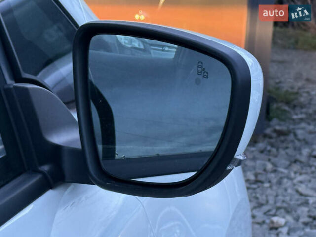 Белый Ниссан Лиф, объемом двигателя 0 л и пробегом 43 тыс. км за 12500 $, фото 24 на Automoto.ua