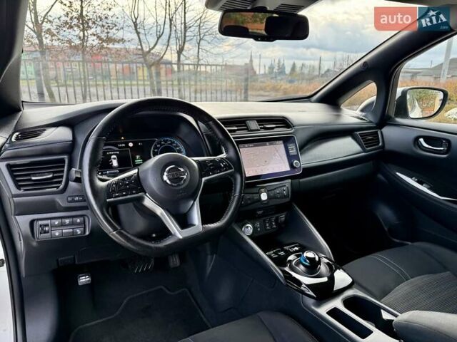 Белый Ниссан Лиф, объемом двигателя 0 л и пробегом 98 тыс. км за 15950 $, фото 49 на Automoto.ua