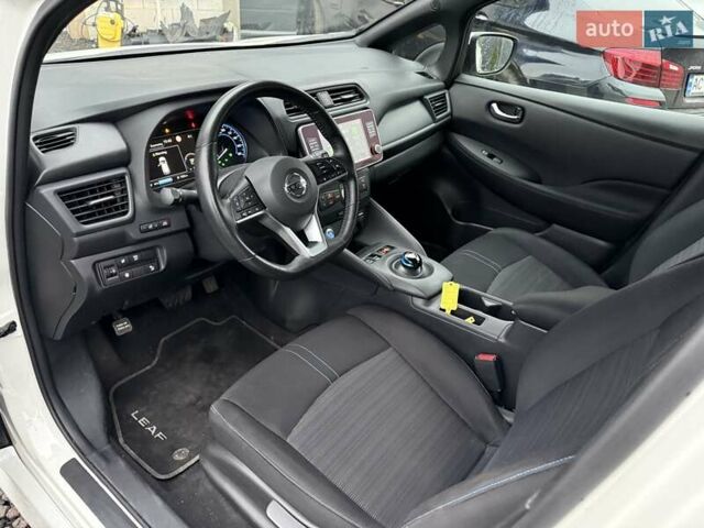 Белый Ниссан Лиф, объемом двигателя 0 л и пробегом 77 тыс. км за 13200 $, фото 20 на Automoto.ua