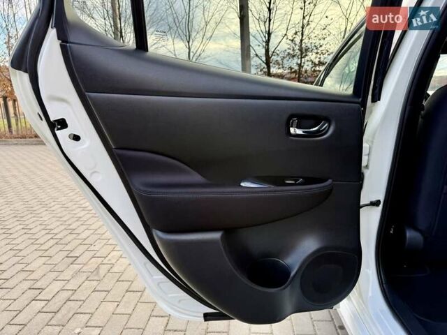 Белый Ниссан Лиф, объемом двигателя 0 л и пробегом 98 тыс. км за 15950 $, фото 84 на Automoto.ua