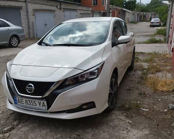 Белый Ниссан Лиф, объемом двигателя 0 л и пробегом 57 тыс. км за 15999 $, фото 1 на Automoto.ua