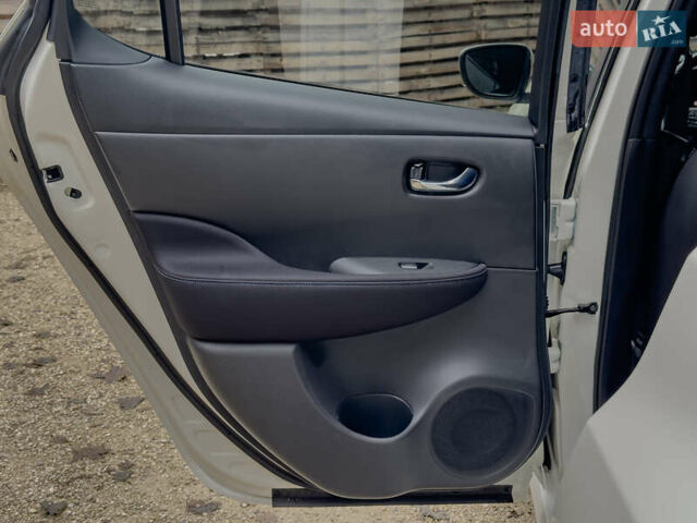 Білий Ніссан Ліф, об'ємом двигуна 0 л та пробігом 18 тис. км за 14500 $, фото 83 на Automoto.ua