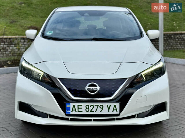 Белый Ниссан Лиф, объемом двигателя 0 л и пробегом 115 тыс. км за 11700 $, фото 5 на Automoto.ua