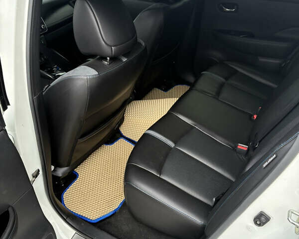 Білий Ніссан Ліф, об'ємом двигуна 0 л та пробігом 46 тис. км за 17750 $, фото 12 на Automoto.ua