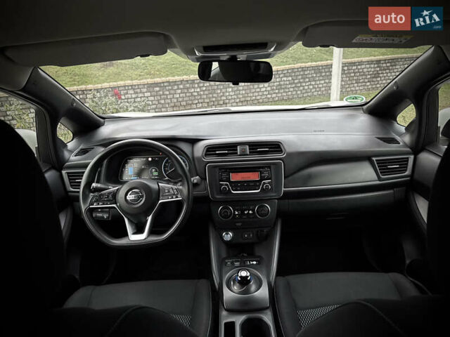 Белый Ниссан Лиф, объемом двигателя 0 л и пробегом 115 тыс. км за 11700 $, фото 39 на Automoto.ua