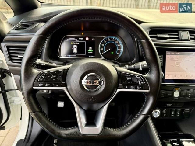 Белый Ниссан Лиф, объемом двигателя 0 л и пробегом 98 тыс. км за 15950 $, фото 52 на Automoto.ua