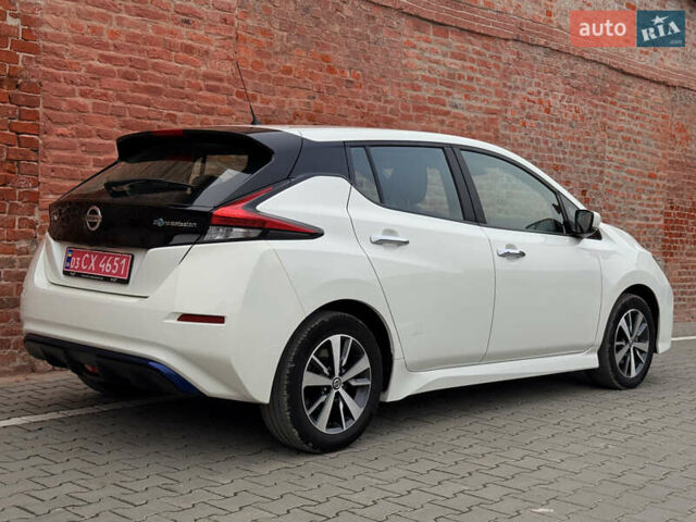 Белый Ниссан Лиф, объемом двигателя 0 л и пробегом 109 тыс. км за 11999 $, фото 18 на Automoto.ua