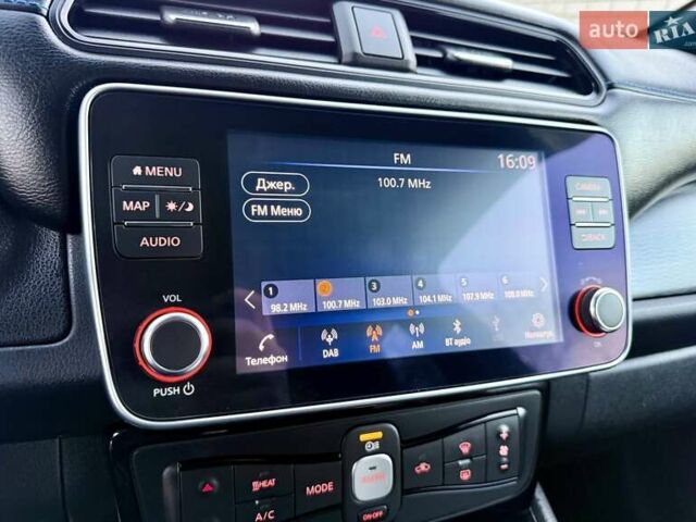 Белый Ниссан Лиф, объемом двигателя 0 л и пробегом 98 тыс. км за 15950 $, фото 63 на Automoto.ua