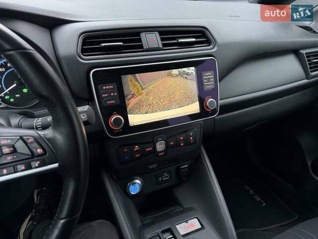 Белый Ниссан Лиф, объемом двигателя 0 л и пробегом 77 тыс. км за 13200 $, фото 41 на Automoto.ua