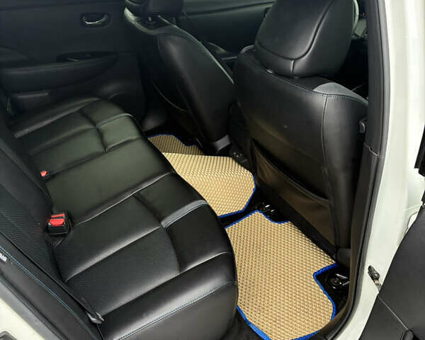 Білий Ніссан Ліф, об'ємом двигуна 0 л та пробігом 46 тис. км за 17750 $, фото 14 на Automoto.ua