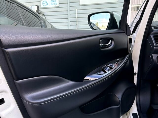 Белый Ниссан Лиф, объемом двигателя 0.16 л и пробегом 99 тыс. км за 16700 $, фото 8 на Automoto.ua