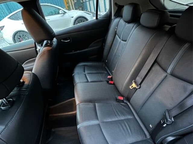 Білий Ніссан Ліф, об'ємом двигуна 0 л та пробігом 62 тис. км за 16200 $, фото 4 на Automoto.ua