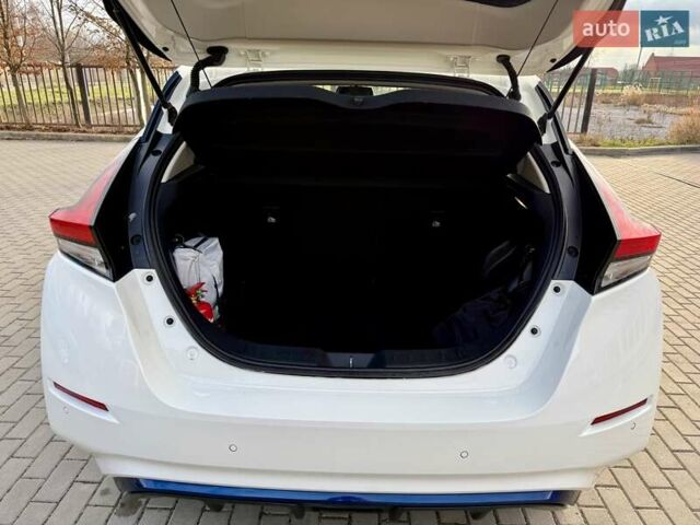 Белый Ниссан Лиф, объемом двигателя 0 л и пробегом 98 тыс. км за 15950 $, фото 94 на Automoto.ua