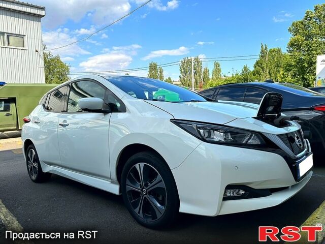 Белый Ниссан Лиф, объемом двигателя 0.16 л и пробегом 99 тыс. км за 16700 $, фото 1 на Automoto.ua