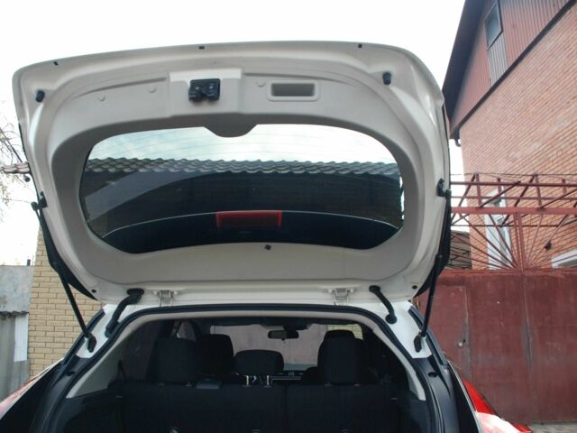 Белый Ниссан Лиф, объемом двигателя 0 л и пробегом 50 тыс. км за 14900 $, фото 10 на Automoto.ua