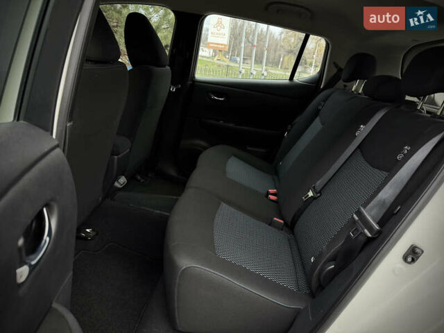 Белый Ниссан Лиф, объемом двигателя 0 л и пробегом 115 тыс. км за 11700 $, фото 26 на Automoto.ua