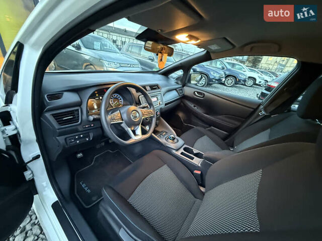 Белый Ниссан Лиф, объемом двигателя 0 л и пробегом 43 тыс. км за 12500 $, фото 38 на Automoto.ua