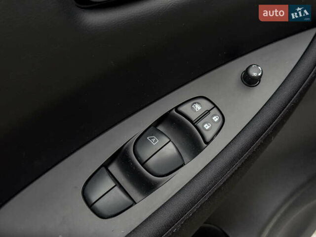 Білий Ніссан Ліф, об'ємом двигуна 0 л та пробігом 18 тис. км за 14500 $, фото 62 на Automoto.ua