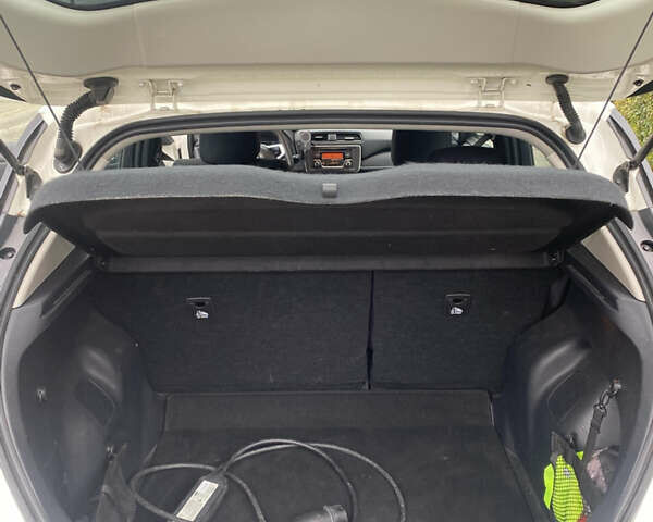 Белый Ниссан Лиф, объемом двигателя 0 л и пробегом 41 тыс. км за 13100 $, фото 8 на Automoto.ua