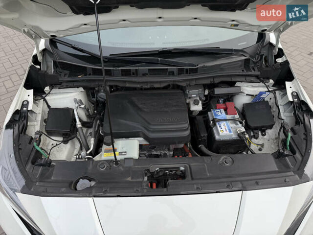 Белый Ниссан Лиф, объемом двигателя 0 л и пробегом 115 тыс. км за 11700 $, фото 49 на Automoto.ua