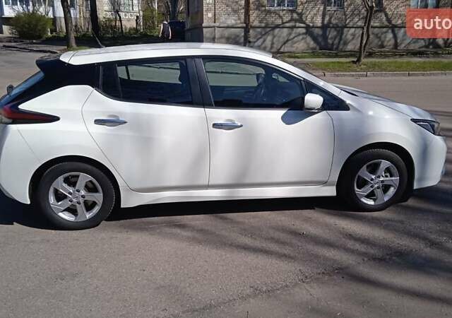 Белый Ниссан Лиф, объемом двигателя 0 л и пробегом 42 тыс. км за 14100 $, фото 5 на Automoto.ua