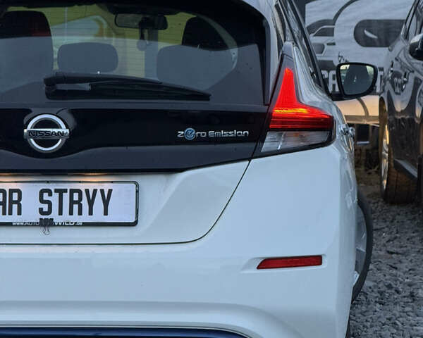 Белый Ниссан Лиф, объемом двигателя 0 л и пробегом 43 тыс. км за 12500 $, фото 20 на Automoto.ua