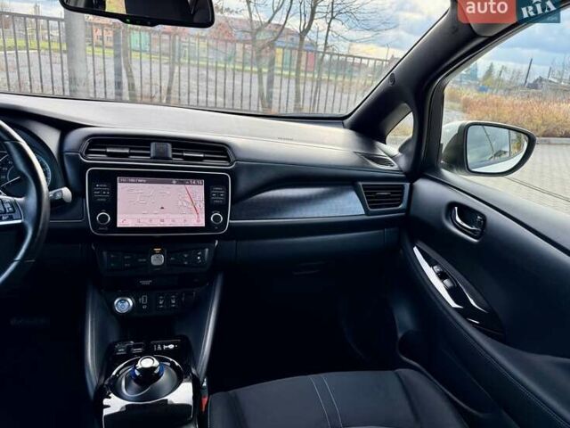 Белый Ниссан Лиф, объемом двигателя 0 л и пробегом 98 тыс. км за 15950 $, фото 93 на Automoto.ua