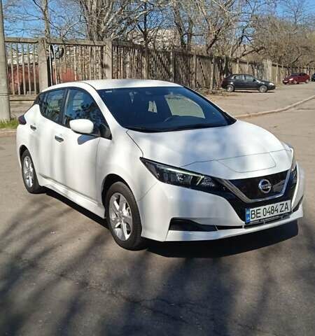 Белый Ниссан Лиф, объемом двигателя 0 л и пробегом 42 тыс. км за 14100 $, фото 2 на Automoto.ua