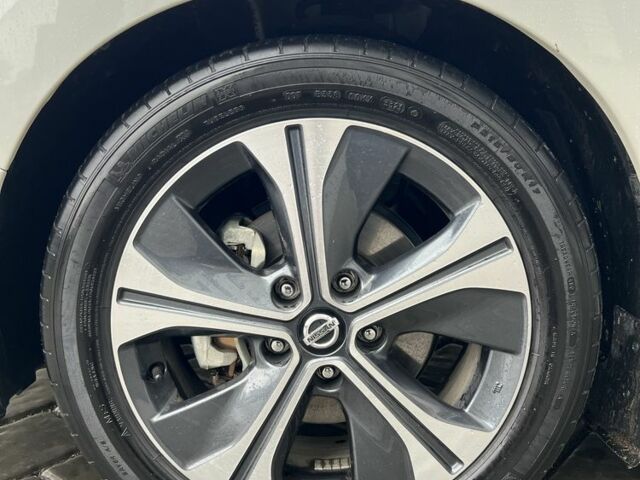 Белый Ниссан Лиф, объемом двигателя 0 л и пробегом 27 тыс. км за 13800 $, фото 8 на Automoto.ua