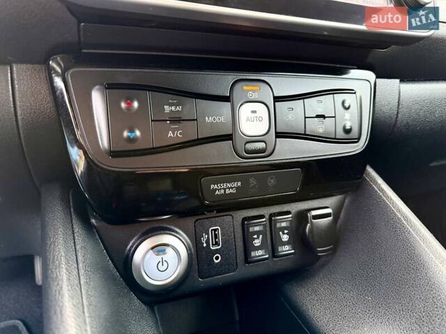 Белый Ниссан Лиф, объемом двигателя 0 л и пробегом 98 тыс. км за 15950 $, фото 60 на Automoto.ua