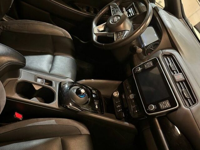 Білий Ніссан Ліф, об'ємом двигуна 0 л та пробігом 62 тис. км за 16200 $, фото 5 на Automoto.ua