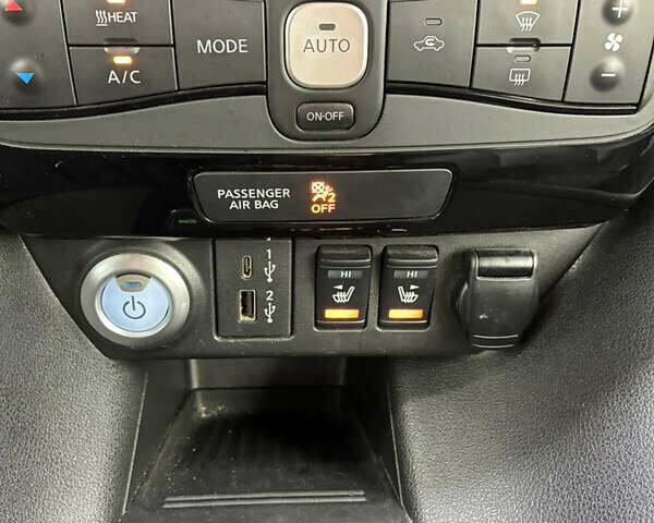 Білий Ніссан Ліф, об'ємом двигуна 0 л та пробігом 46 тис. км за 17750 $, фото 25 на Automoto.ua