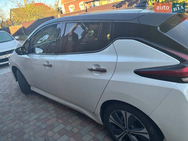 Белый Ниссан Лиф, объемом двигателя 0 л и пробегом 112 тыс. км за 13300 $, фото 11 на Automoto.ua