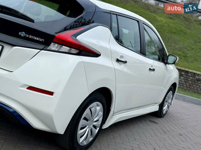 Белый Ниссан Лиф, объемом двигателя 0 л и пробегом 115 тыс. км за 11700 $, фото 16 на Automoto.ua