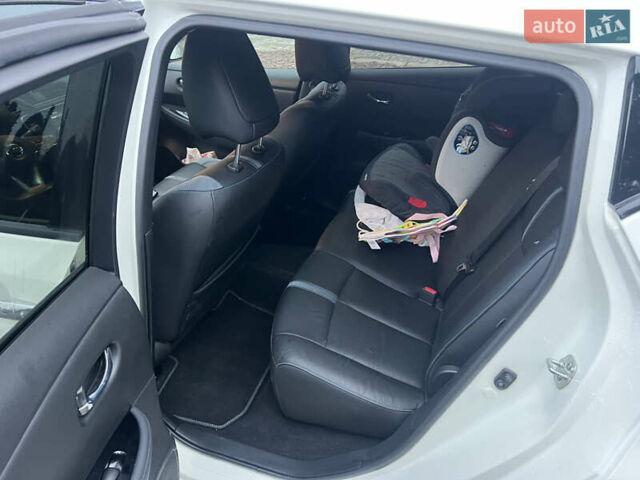 Белый Ниссан Лиф, объемом двигателя 0 л и пробегом 43 тыс. км за 15300 $, фото 13 на Automoto.ua