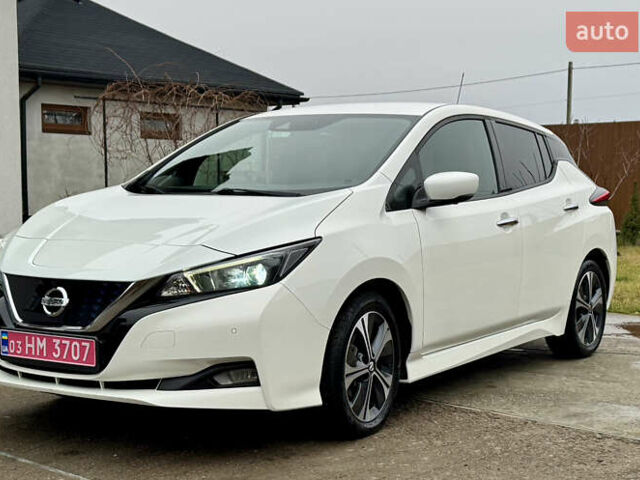 Белый Ниссан Лиф, объемом двигателя 0 л и пробегом 44 тыс. км за 14950 $, фото 3 на Automoto.ua