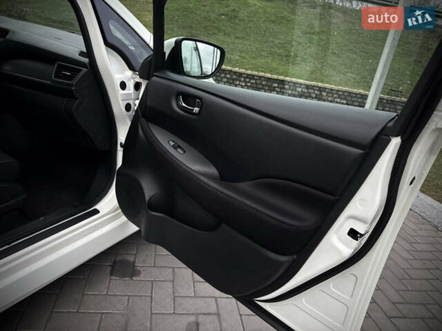 Белый Ниссан Лиф, объемом двигателя 0 л и пробегом 115 тыс. км за 11700 $, фото 31 на Automoto.ua