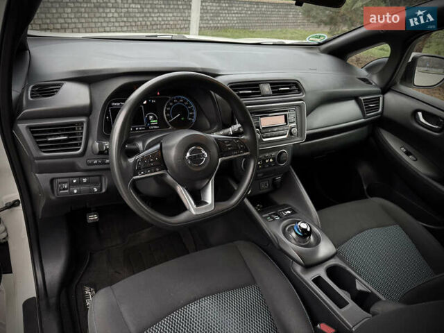 Белый Ниссан Лиф, объемом двигателя 0 л и пробегом 115 тыс. км за 11700 $, фото 25 на Automoto.ua