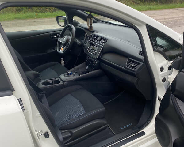 Белый Ниссан Лиф, объемом двигателя 0 л и пробегом 41 тыс. км за 13100 $, фото 11 на Automoto.ua