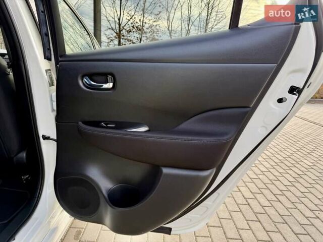 Белый Ниссан Лиф, объемом двигателя 0 л и пробегом 98 тыс. км за 15950 $, фото 77 на Automoto.ua