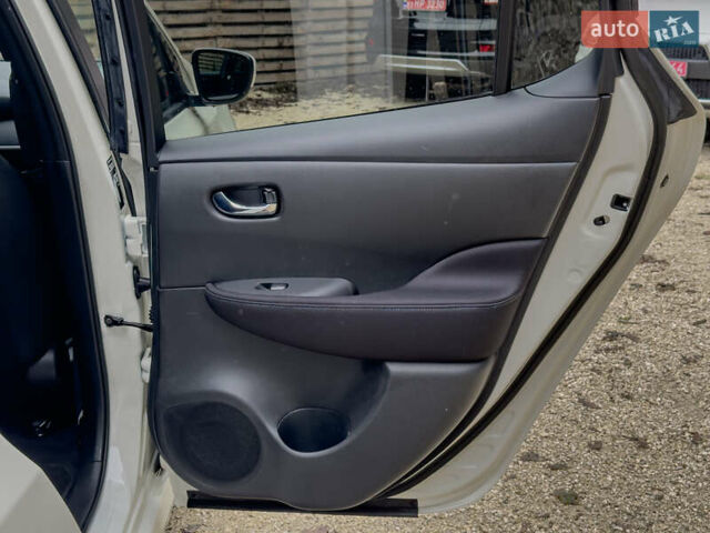 Білий Ніссан Ліф, об'ємом двигуна 0 л та пробігом 18 тис. км за 14500 $, фото 96 на Automoto.ua