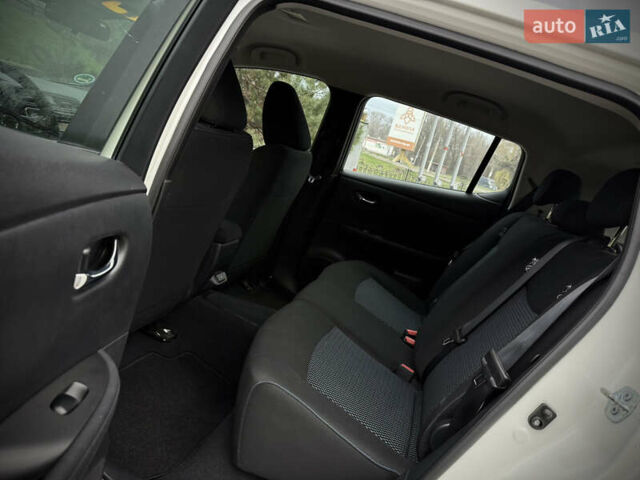 Белый Ниссан Лиф, объемом двигателя 0 л и пробегом 115 тыс. км за 11700 $, фото 27 на Automoto.ua