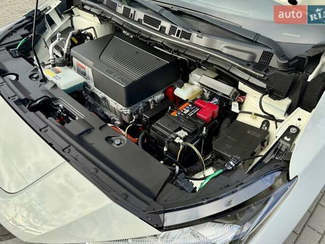 Белый Ниссан Лиф, объемом двигателя 0 л и пробегом 98 тыс. км за 15950 $, фото 102 на Automoto.ua