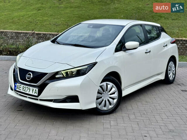 Белый Ниссан Лиф, объемом двигателя 0 л и пробегом 115 тыс. км за 11700 $, фото 9 на Automoto.ua