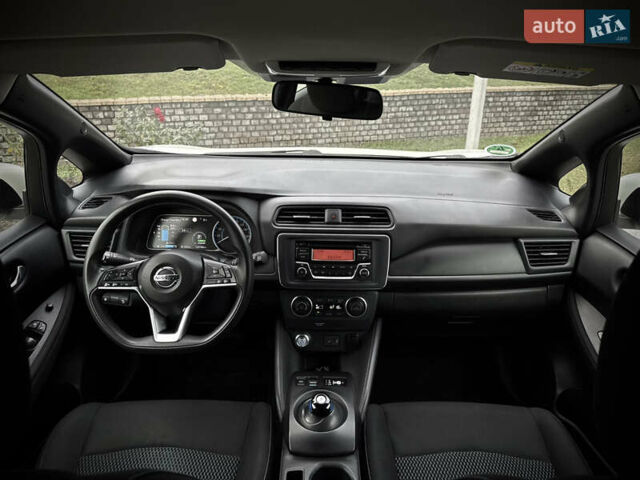 Белый Ниссан Лиф, объемом двигателя 0 л и пробегом 115 тыс. км за 11700 $, фото 35 на Automoto.ua