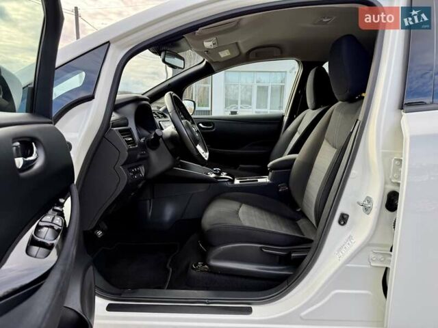 Белый Ниссан Лиф, объемом двигателя 0 л и пробегом 98 тыс. км за 15950 $, фото 44 на Automoto.ua