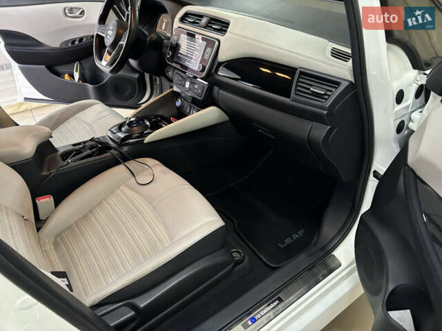 Белый Ниссан Лиф, объемом двигателя 0 л и пробегом 112 тыс. км за 13300 $, фото 20 на Automoto.ua