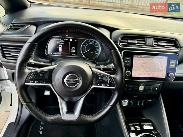 Белый Ниссан Лиф, объемом двигателя 0 л и пробегом 98 тыс. км за 15950 $, фото 51 на Automoto.ua