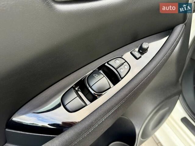 Белый Ниссан Лиф, объемом двигателя 0 л и пробегом 98 тыс. км за 15950 $, фото 42 на Automoto.ua