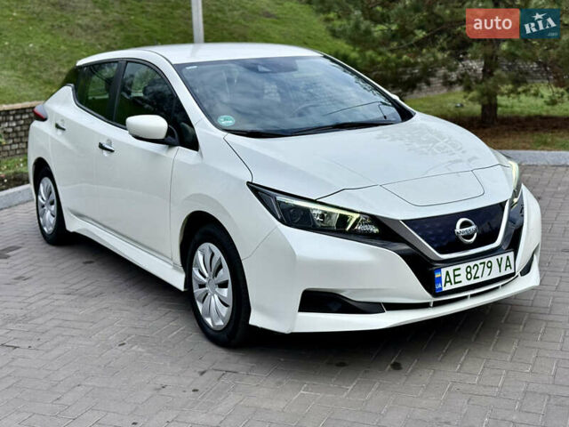 Белый Ниссан Лиф, объемом двигателя 0 л и пробегом 115 тыс. км за 11700 $, фото 6 на Automoto.ua